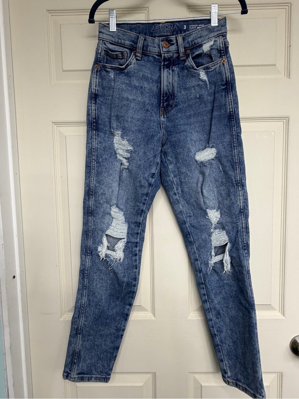 Arizona Jean Company High-Rise Ripped Skinny Jeans in Medium Blue